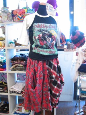 画像2: 『Nyaoko BY NAOKO USHIRO』 ネルシャツリメイク  サロペットスカート （レッド×ブラック）