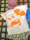 USED 　「Mickey」 ポージング　Tシャツ （ホワイト×ネオンオレンジ）