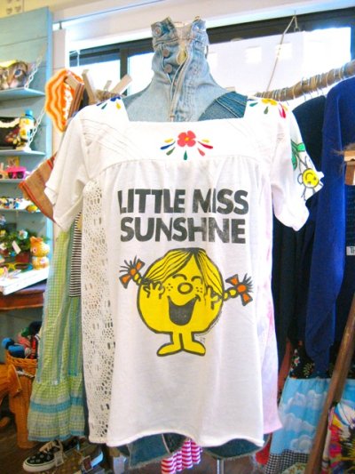 画像1: 『SOLリメイク』　「LITTLE MISS SUNSHIN」Tシャツ　チュニック　（ホワイト×カラフル）