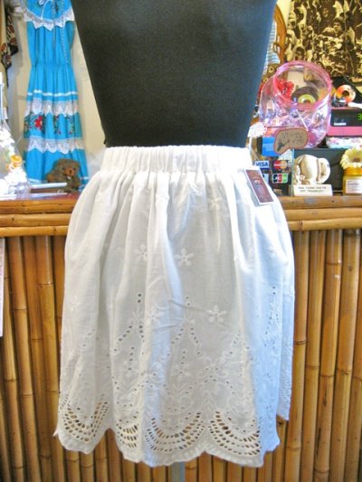 画像1: ★★★SALE★★★　裾レース刺繍　シンプル　コットン　スカート　（ホワイト）